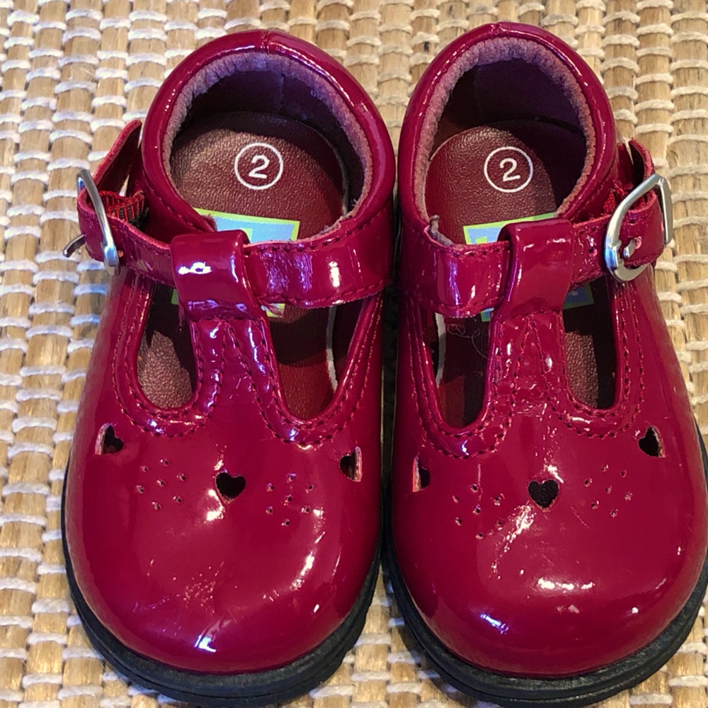 BABY SMART sz2 adorable red patent Mary Janes. Look new-great for the holidays